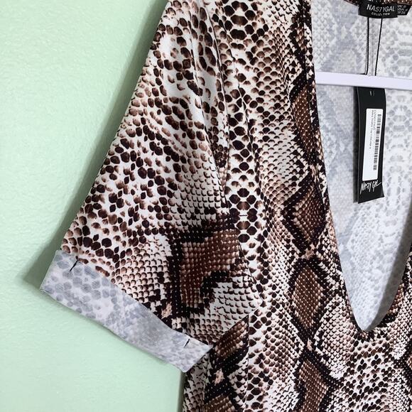 Nasty Gal Riley Snake Low Voop Neck Tee T Shirt Top Python Animal Print Brown - Picture 6 of 13